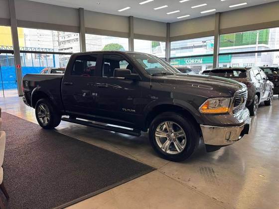 RAM CLASSIC 5.7 V8 GASOLINA LARAMIE CD 4X4 AUTOMÁTICO